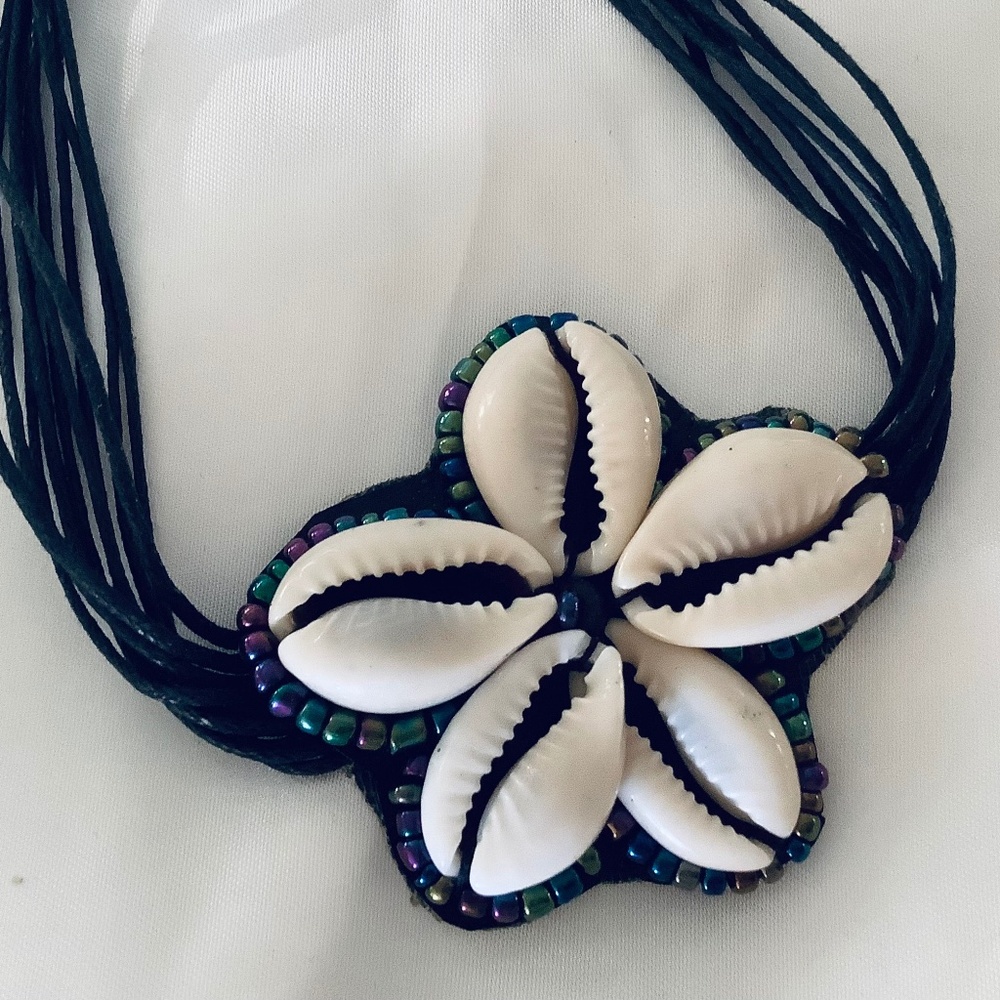 Cowrie Black Shell Flower Necklace Tropical Exotic  NWT